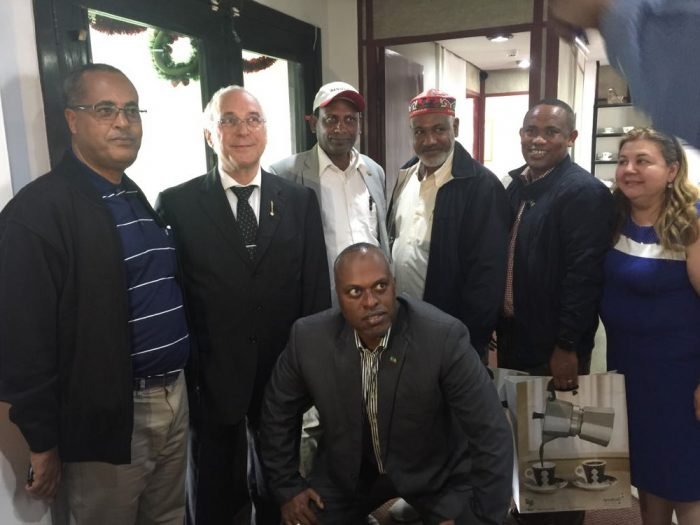 Uma-delegação-da-Etiópia,-composta--por-diversas-autoridades