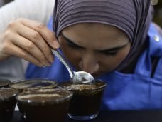 Belo Horizonte_MG, 08 de novembro de 2018 CAFE EDITORA_SEMANA INTERNACIONAL DO CAFE Fotos dos visitantes e expositores durante a semana internacional do cafe, que acontece no expominas. A feira e um encontro de cafeicultores, torrefadores, compradores, fornecedores, empresarios, baristas e apreciadores da bebida. Foto: Nereu Jr / NITRO