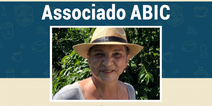 arte gráfica com foto de foto de mulher com chapeu no cafezal