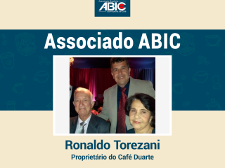 arte gráfica com foto de ronaldo torezani e familia no centro da imagem