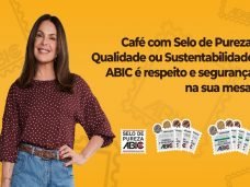 arte grafica de campanha da abic com atriz carolina ferraz ao lado de selos de certificações de cafe