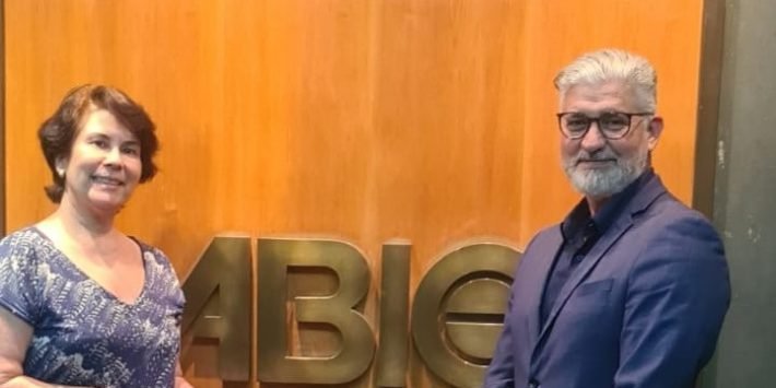 ABIC recebe Vanusia (Capa)