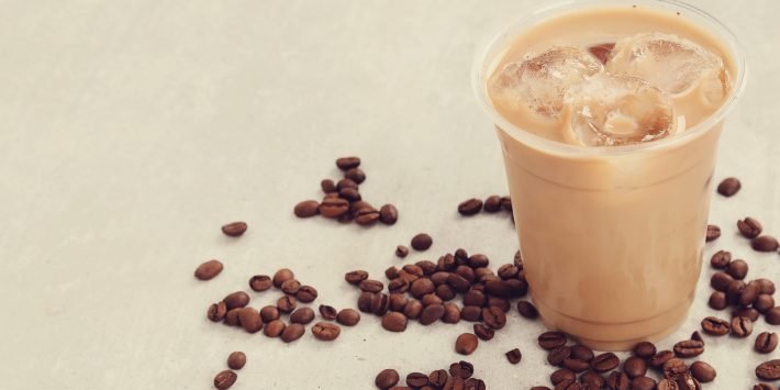 bebidas à base de café para refrescar o seu verão