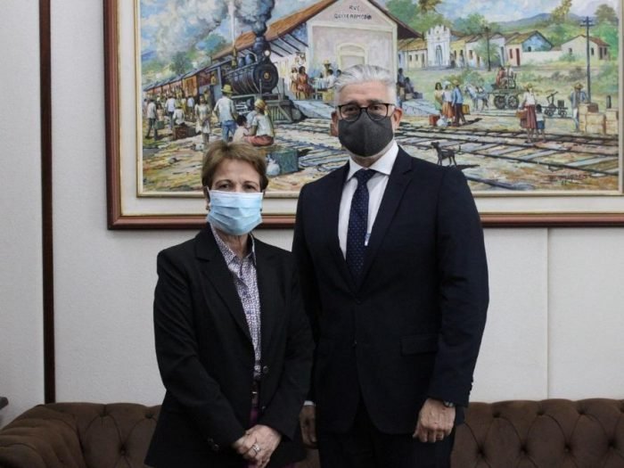 Ministra-Teresa-Cristina-e-o-Diretor-Executivo-da-ABIC-Celírio-Inácio